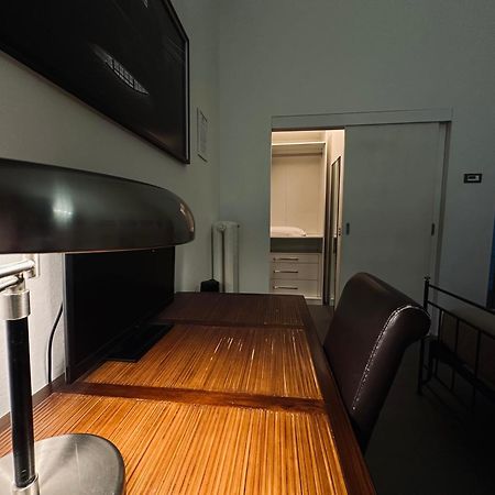 Indipendenza 24 Bed & Breakfast Bologna Ngoại thất bức ảnh