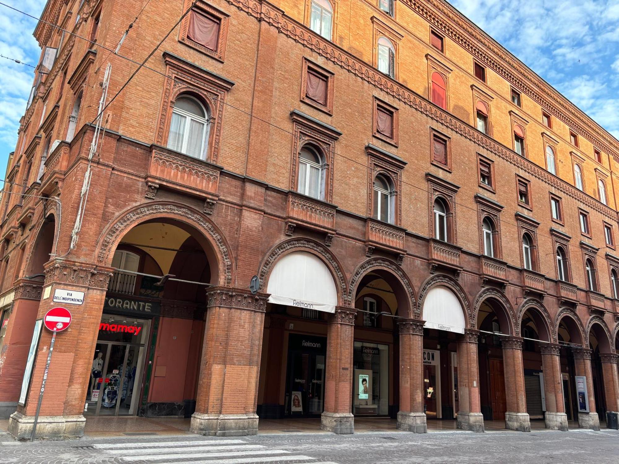 Indipendenza 24 Bed & Breakfast Bologna Ngoại thất bức ảnh