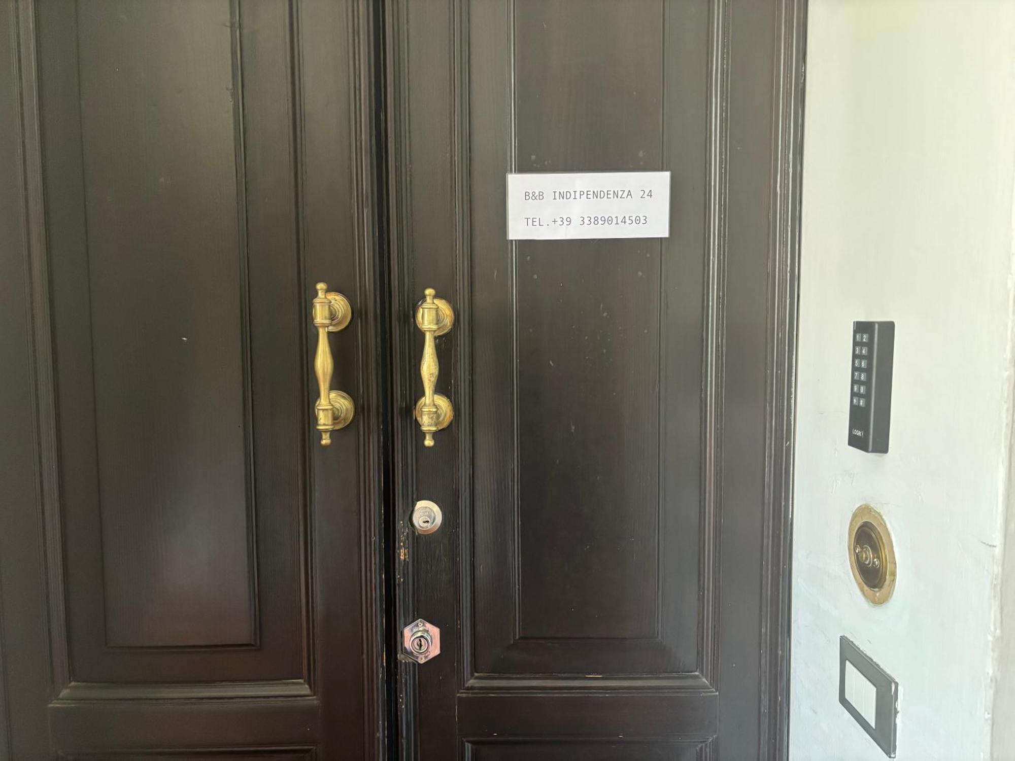 Indipendenza 24 Bed & Breakfast Bologna Ngoại thất bức ảnh
