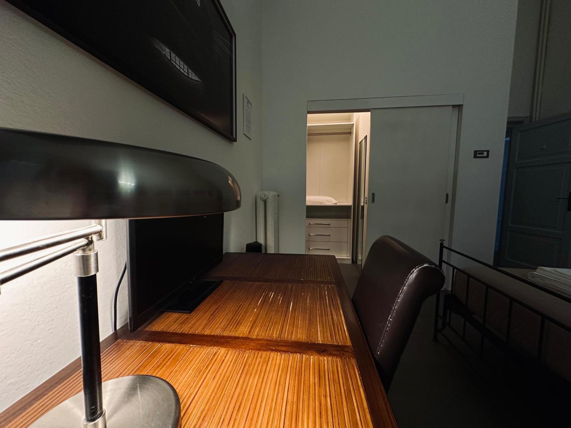Indipendenza 24 Bed & Breakfast Bologna Ngoại thất bức ảnh