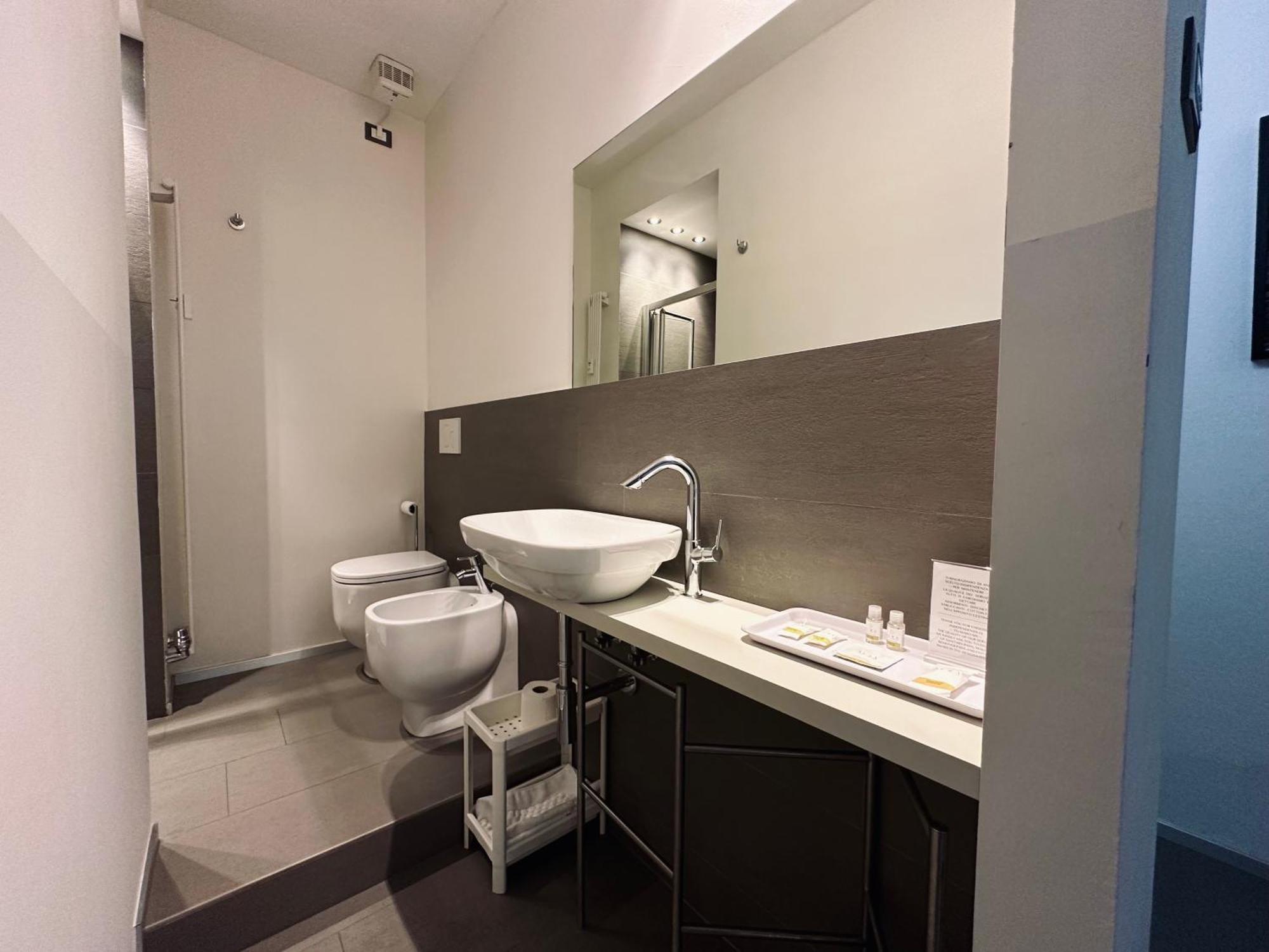 Indipendenza 24 Bed & Breakfast Bologna Ngoại thất bức ảnh