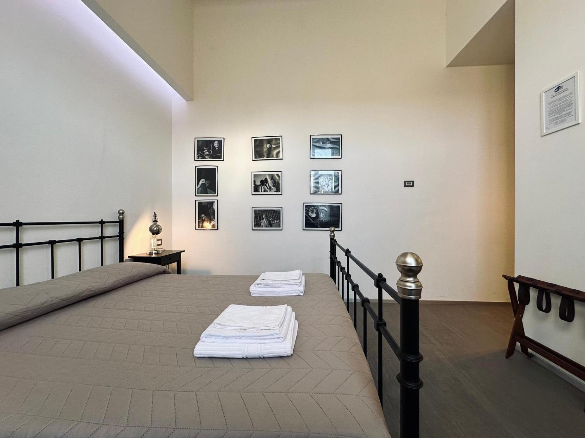 Indipendenza 24 Bed & Breakfast Bologna Ngoại thất bức ảnh