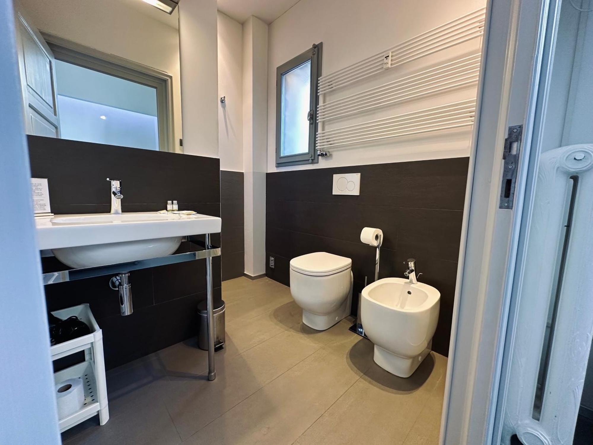 Indipendenza 24 Bed & Breakfast Bologna Ngoại thất bức ảnh