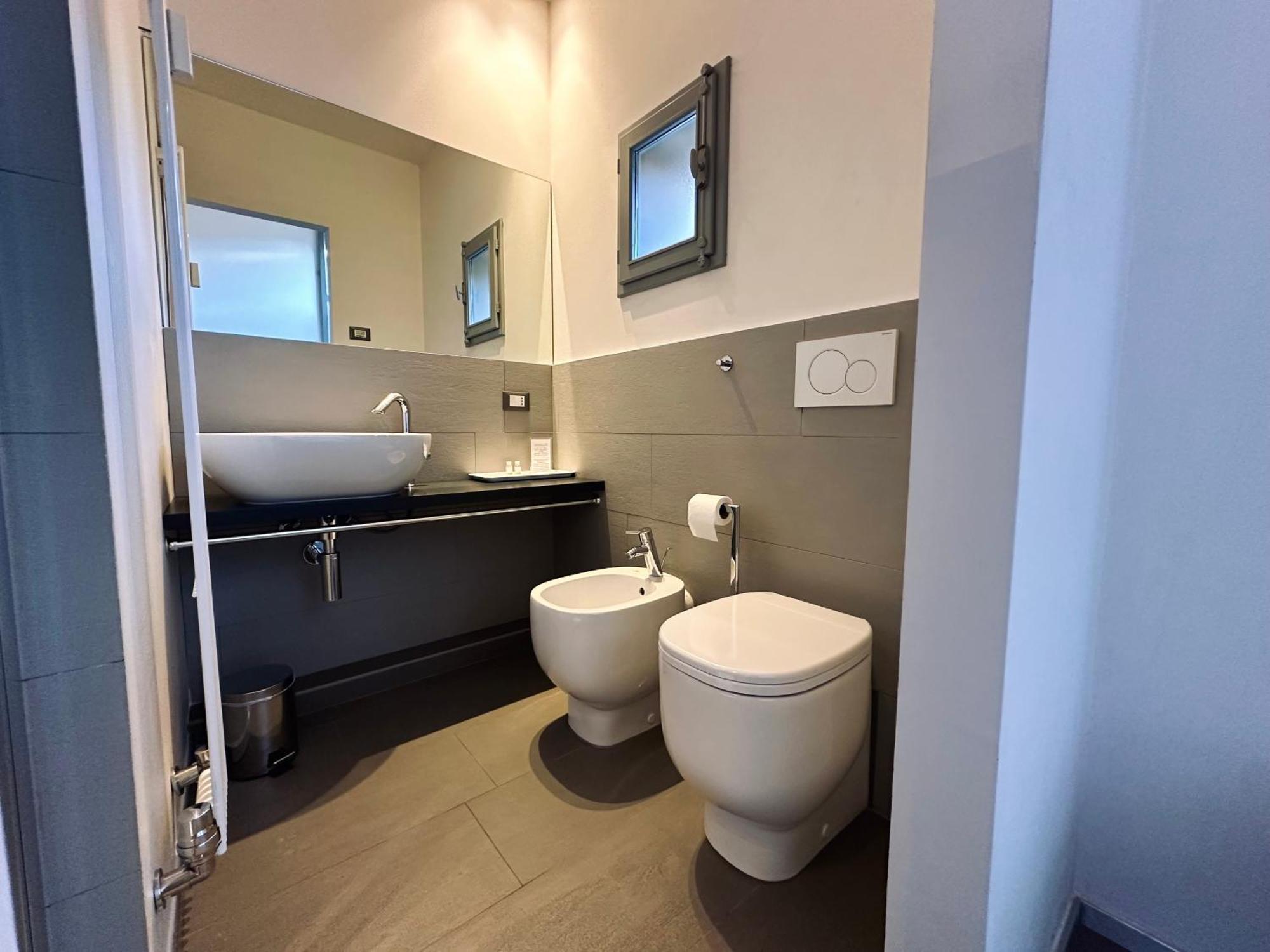 Indipendenza 24 Bed & Breakfast Bologna Ngoại thất bức ảnh